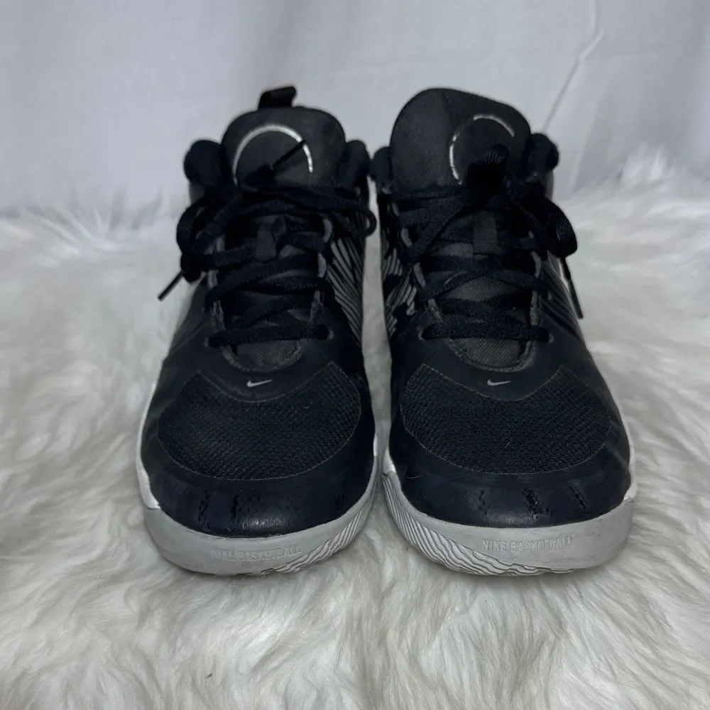 Nike Kids Team Hustle Black/White Basketball Sneakers Sz‎ 5.5 Youth
